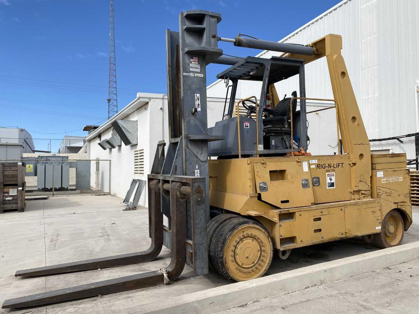 Royal Tractor Co. RNL50/70 Rig-N-Lift Forklift Type LPG Max Load Capacity 50,000 / 70, 000 LBS. 1009.7 Hours