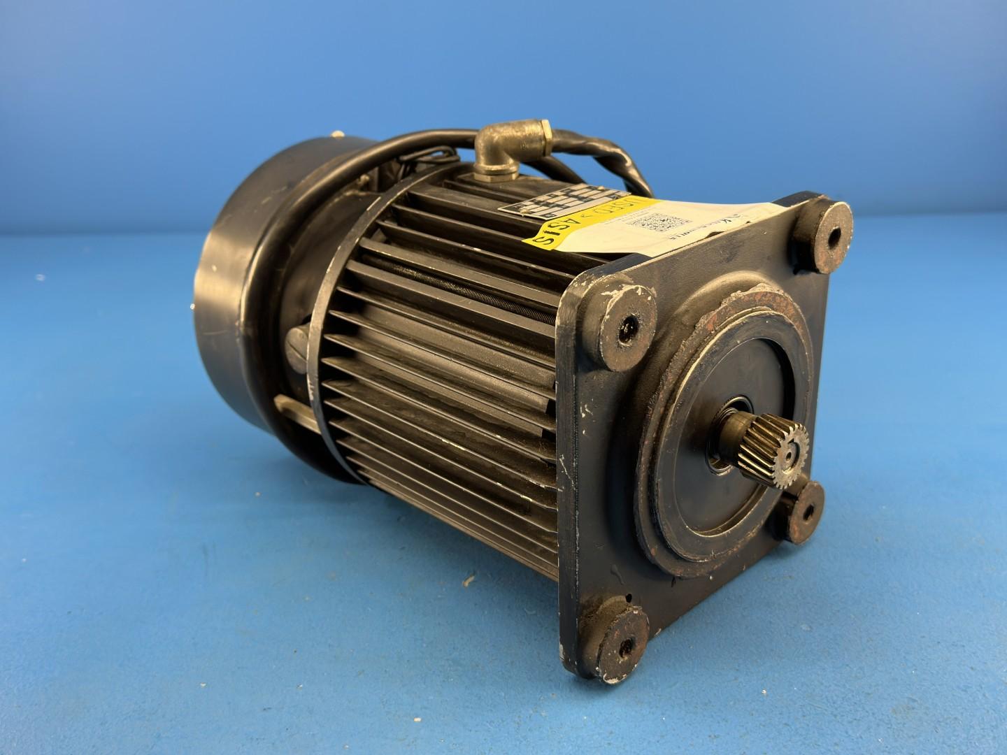 Okuma 571-2-6K DC Motor 210V 3.7A 2600 RPM, Imax 23A, Square Flange with Gear Output Shaft