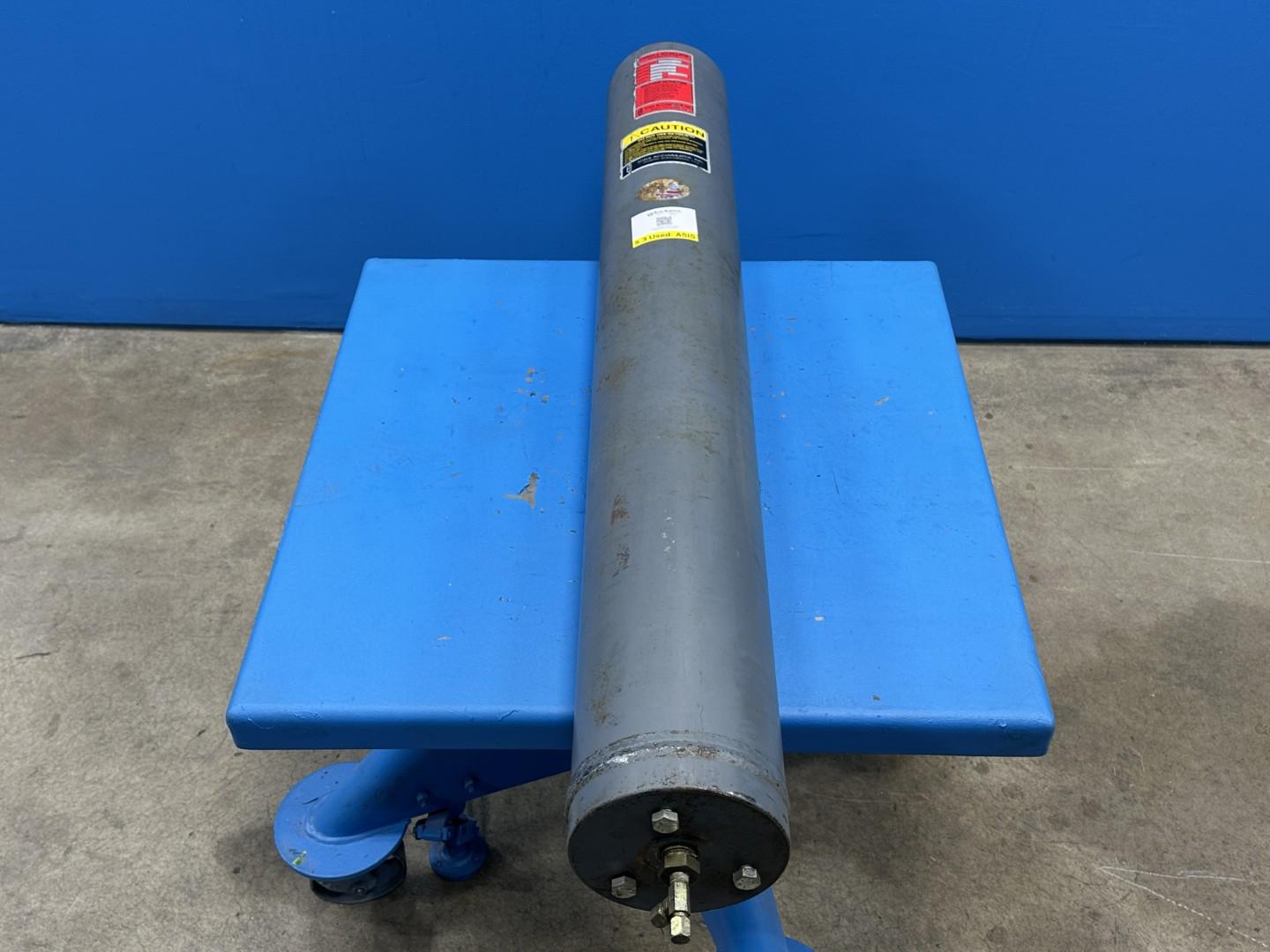 2500 PSI Hydraulic Accumulator Repairable Piston Type Tobul Accumulators 6.7A25-40-6216, S/D BUNA-N -20 to+200 6-3/4" Shell Diameter