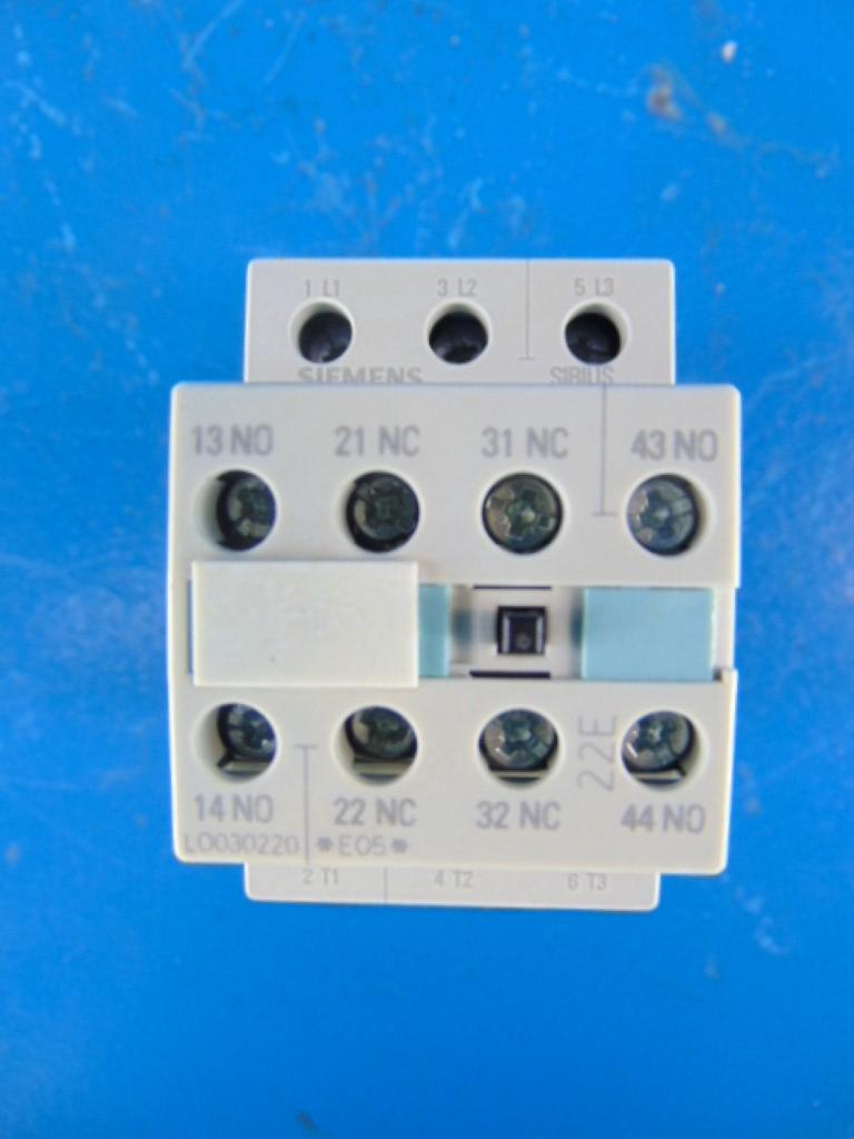 Siemens 3RH1921-1HA22 MOTOR STARTER/ CONTROLLER W/ AUX CONTACT 10A 220/240V