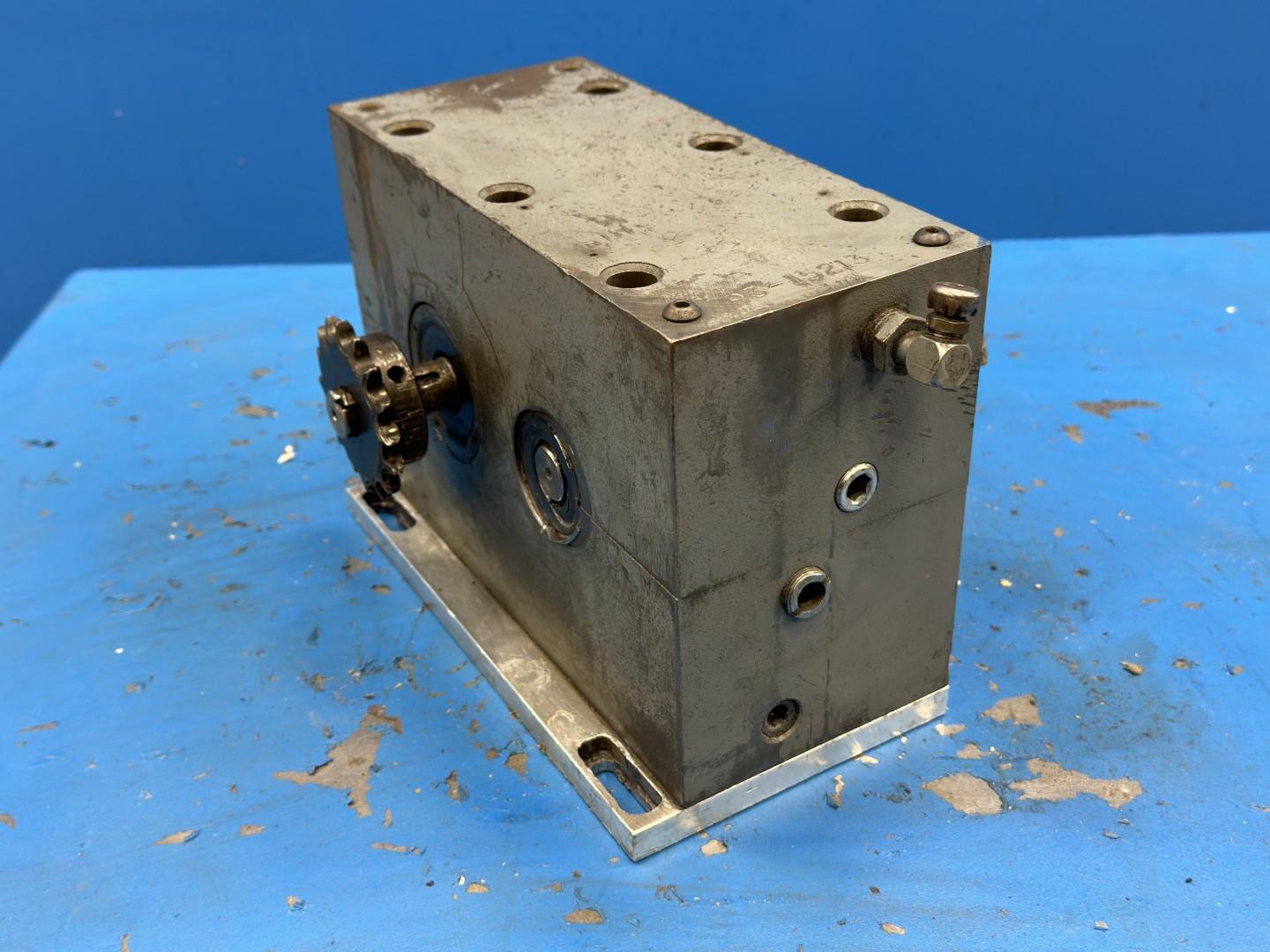 CAMCO P3-15209 Parallel Shaft Gearbox with Roller Chain Sprocket