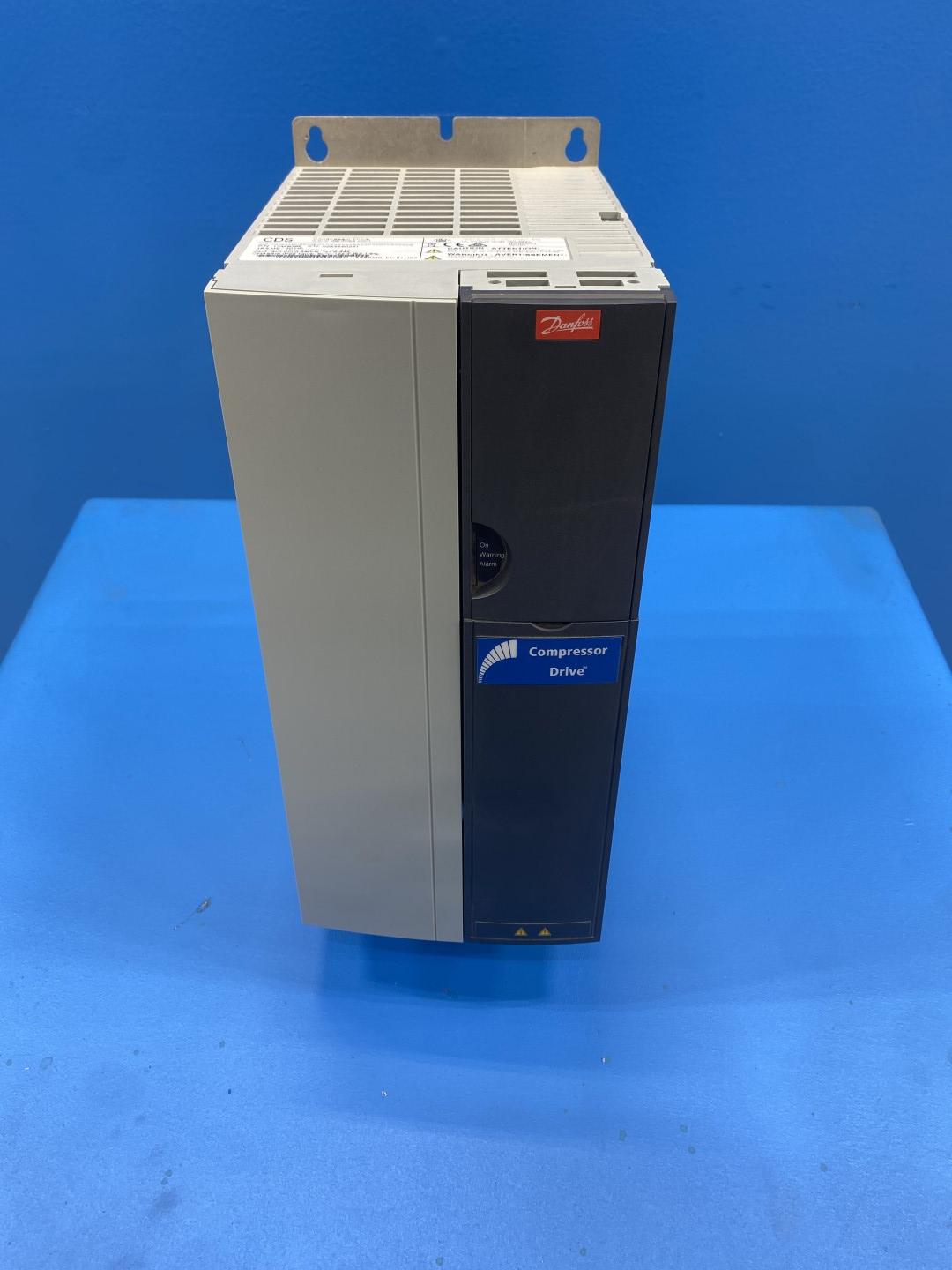 Danfoss CDS303P15KT4E20H2 134F9366 Compressor Drive Frequency Converter 20 HP / 18.5 kW IN: 3x380-480V 50/60 Hz 34/31 A SW Ver.:04.04