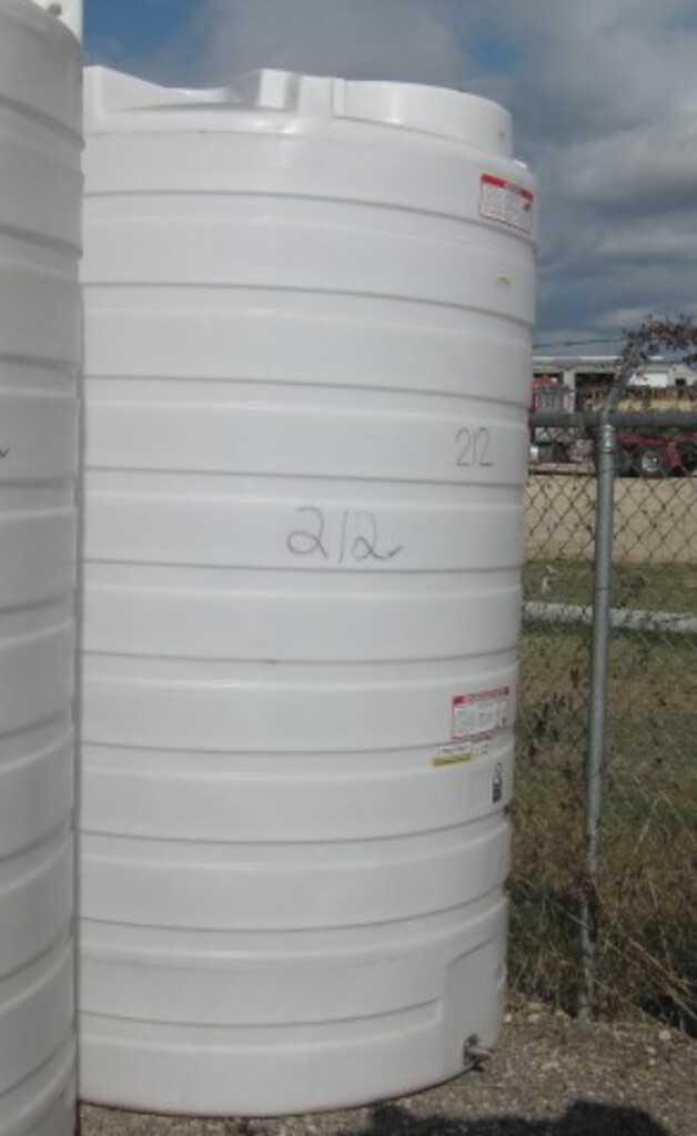 1100 GALLON ENDURAPLAS NATURAL WHITE VERTICAL STORAGE TANK