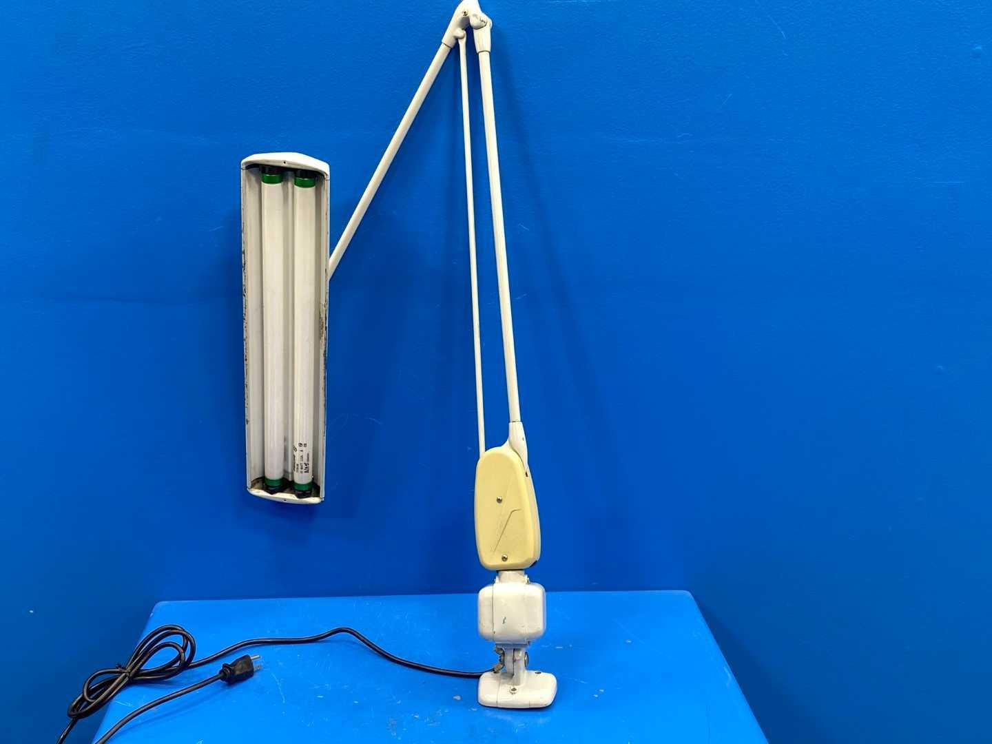 Dazor 2134 Floating Fixture (Squared Buttons)