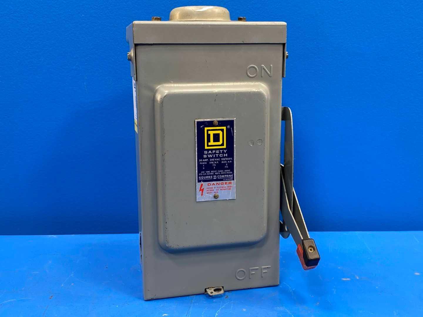 Square D H-221-NRB 30 Amp Safety Switch Series E1 3R NEMA 7.5 HP 240VAC
