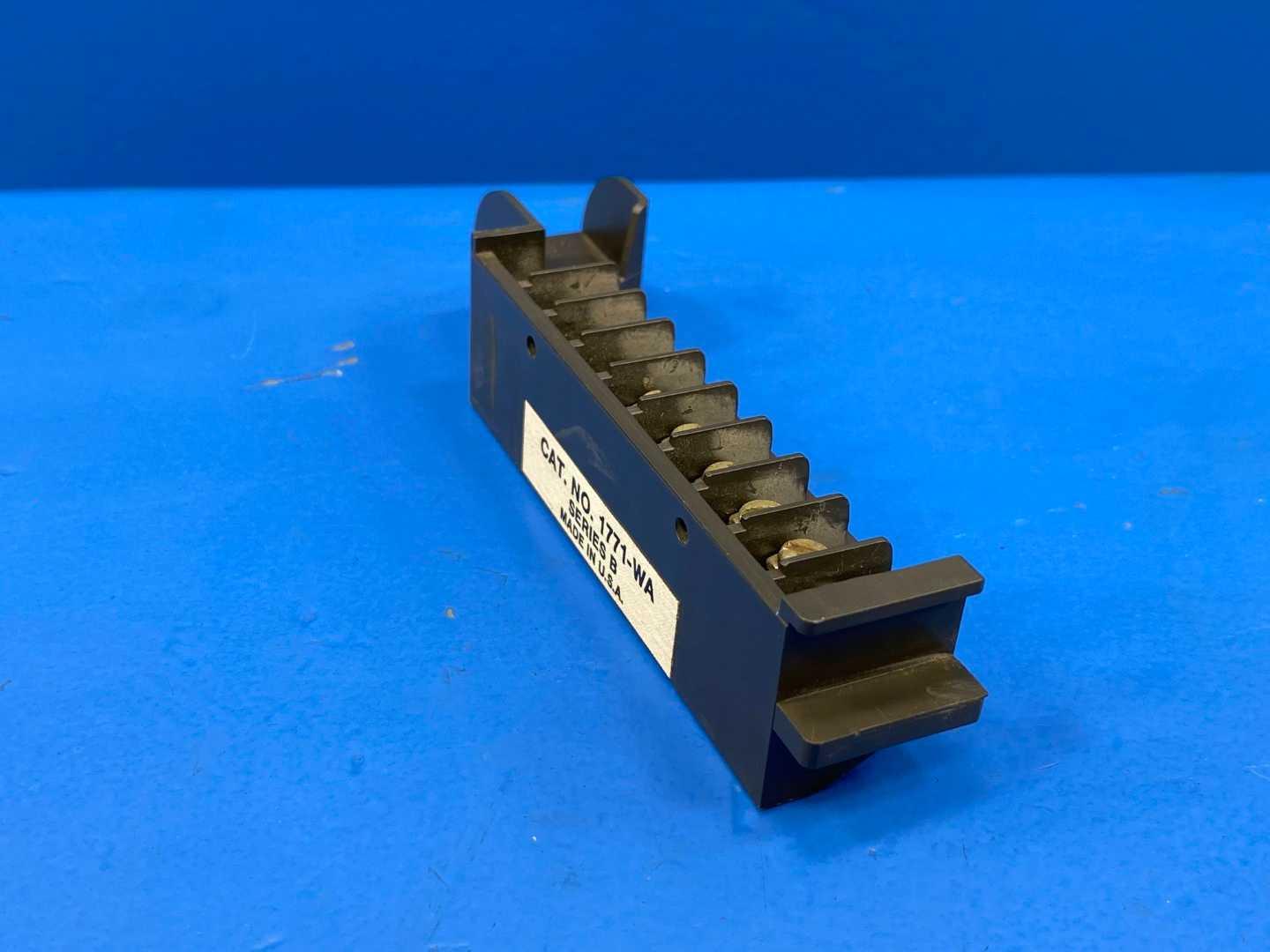 Allen-Bradley 1771-WN Series B 1771-WA B Wiring Arm 975944-01 6627 (Has a Broken Piece)