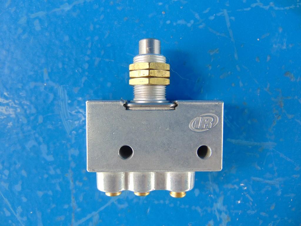 Ingersoll Rand 4LB49 ARO 3 Way Manual Air Control Valve