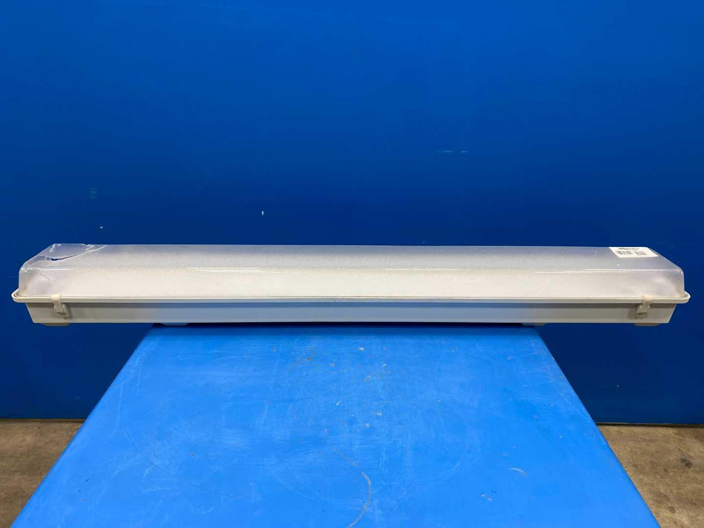 Phillips Philipps Heavy Duty Wrap 4' around light fixture (Cracked Cover)