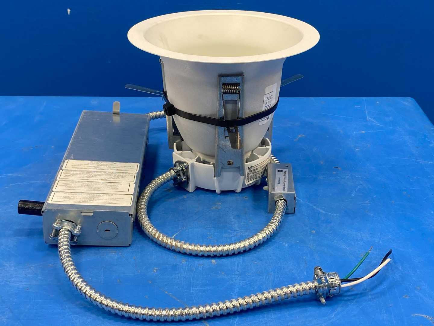 General Electric LRC8RB425WDPTWTWT830LQ GE Lumination Recessed LED Light Fixture 277V 3000K