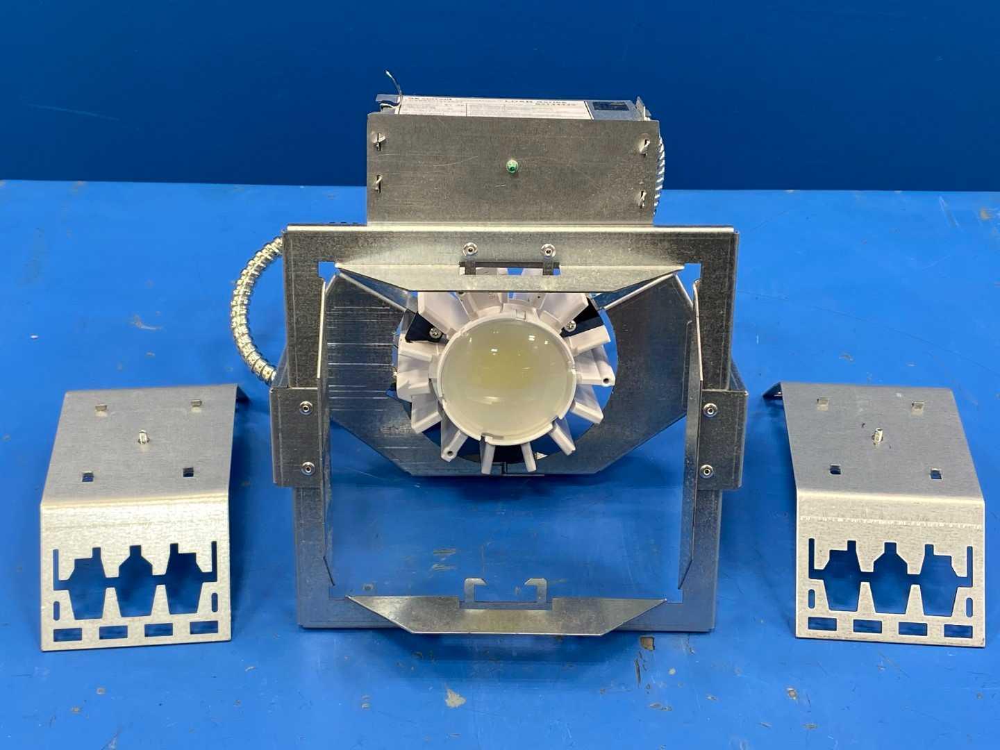 General Electric LDXB6S015T35V1 GE Current Lumination LDX Series Square LED Housing 93144443