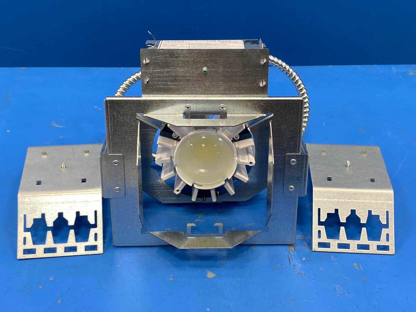 General Electric LDXB4S010T35V1 GE Current Lumination LDX Series Square LED Housing 93144882