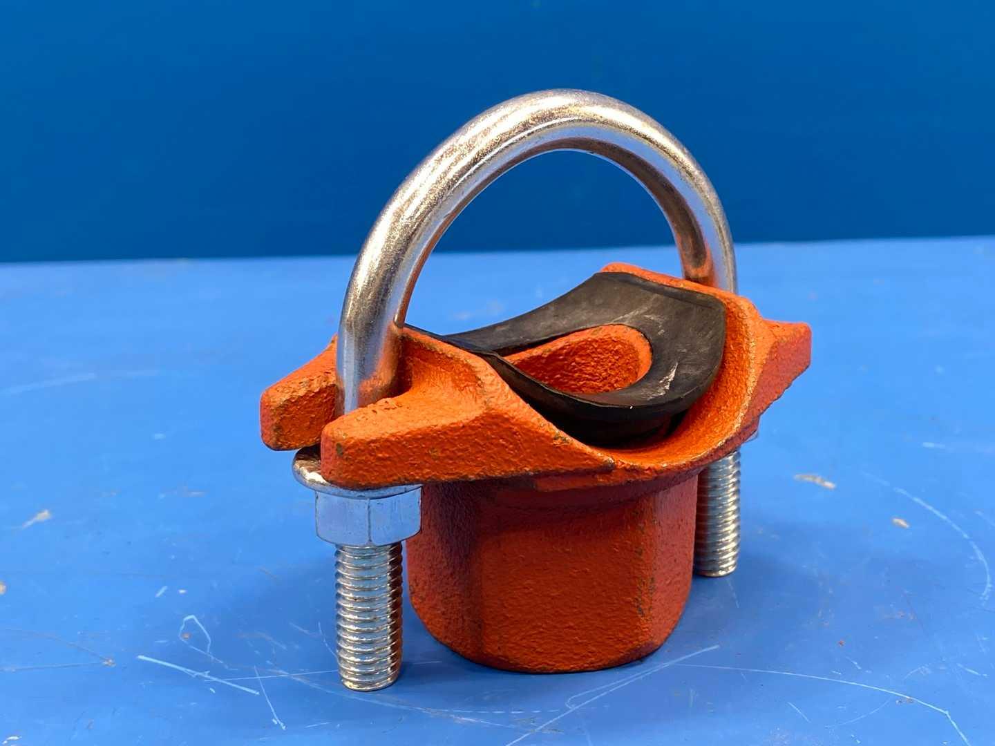 ARGCO 501 2" x 1" Threaded Mechanical U Bolt Tee, Ductile Iron