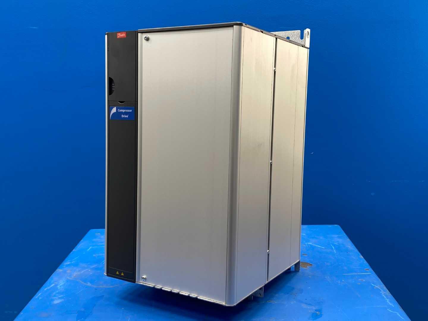 Danfoss CDS303P18KT2P20H2 134F9363 Compressor Drive Frequency Converter 30 HP / 22 kW IN:3X200-240V 50/60 Hz 80 A SW Ver: 04.04