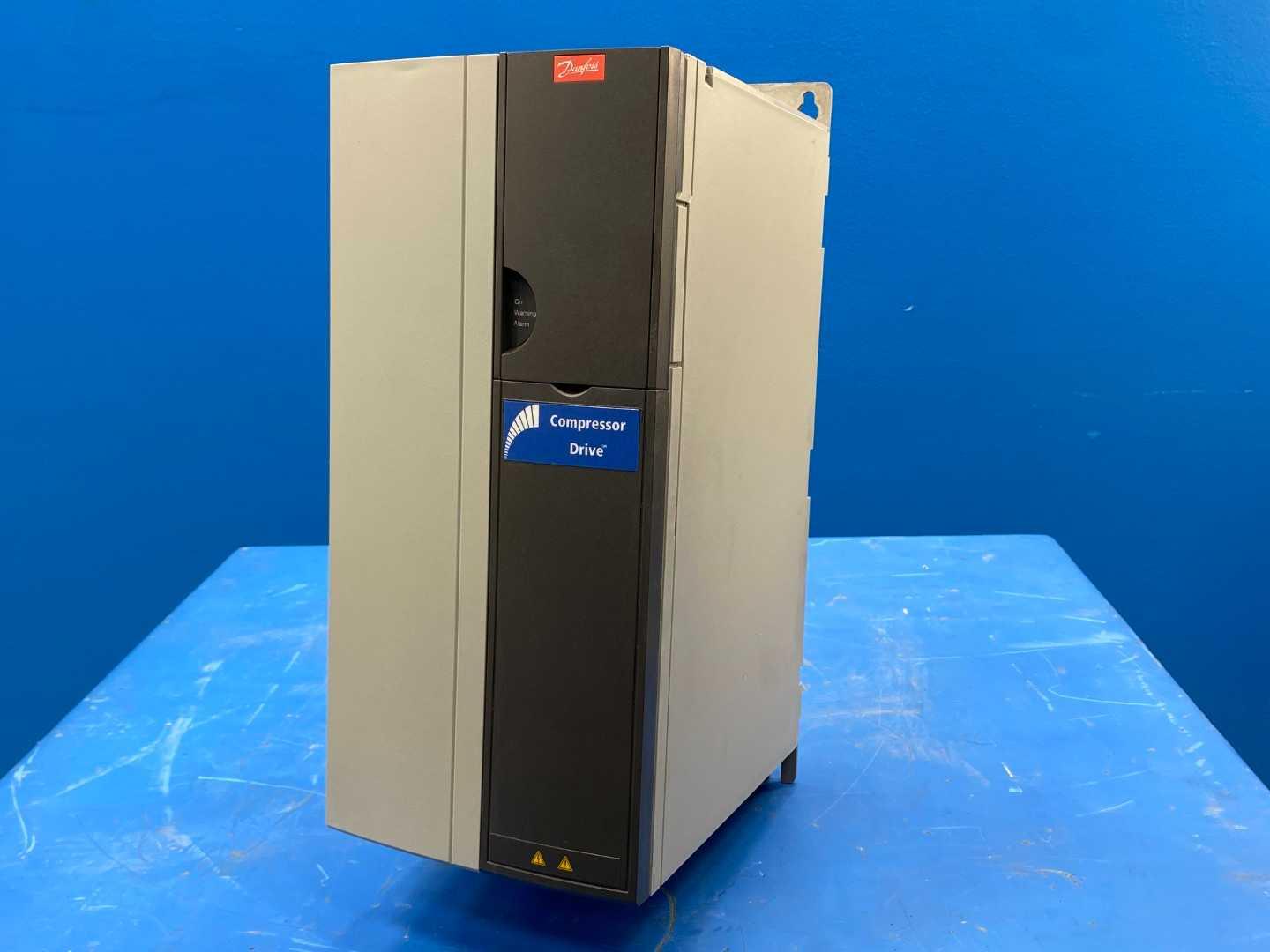 Danfoss CDS303P15KT4E20H2 134F9366 Compressor Drive Frequency Converter 25 HP / 18.5 kW IN: 3x380-480V 50/60 Hz 34/31 A SW Ver.:04.04