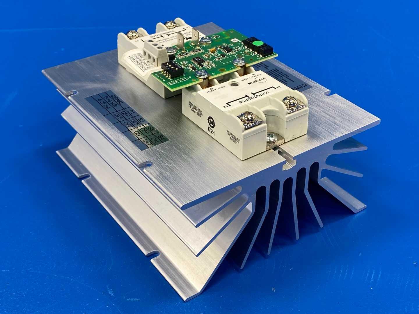 SCR Power Controller 600V 25A 3-Phase Schneider Electric Viconics R820-623-REV2