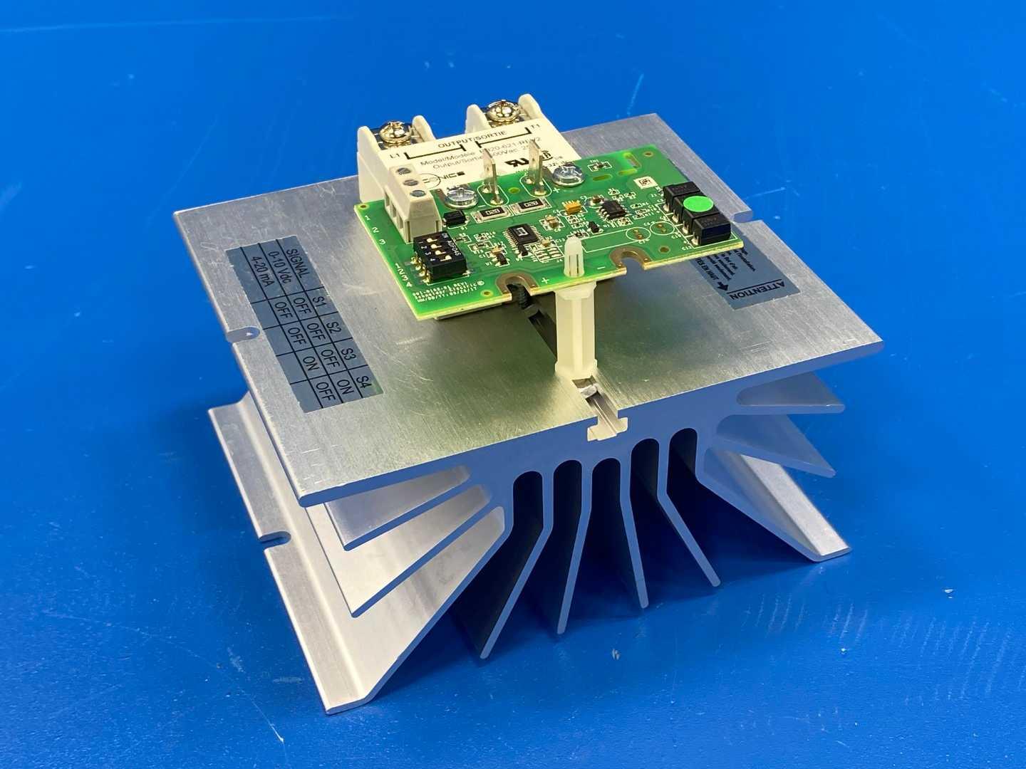 SCR Power Controller 600V 25A 1-Phase Schneider Electric Viconics R820-621-REV2