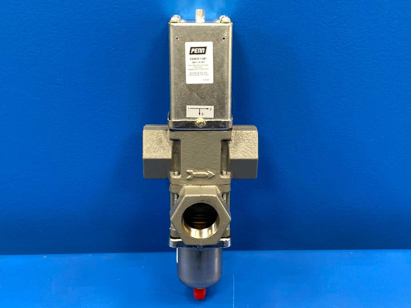 Johnson Controls V248GE1-001C 1-1/4" NTP 3-Way Water Regulating Valve 200-400PSIG, 1/4"SAE Male