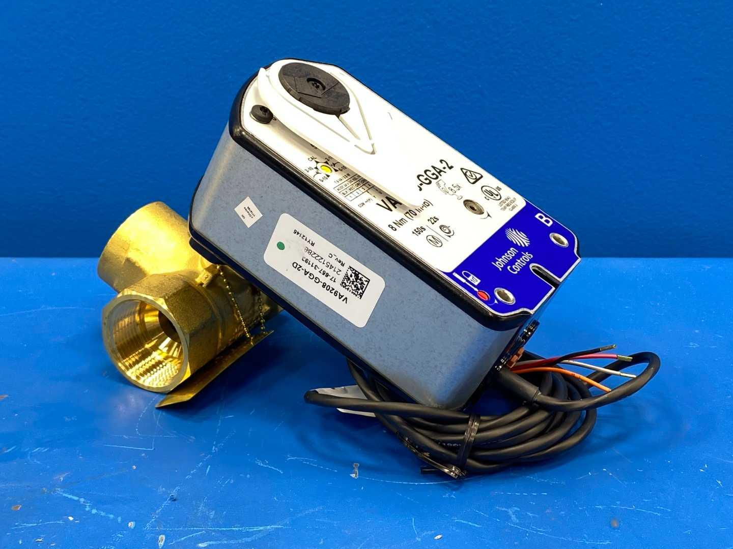 Johnson Controls VG1841DN+948GGA 1-1/4", 3W Ball Valve, 11.7CV Brass Spring-Return Actuator without Switch