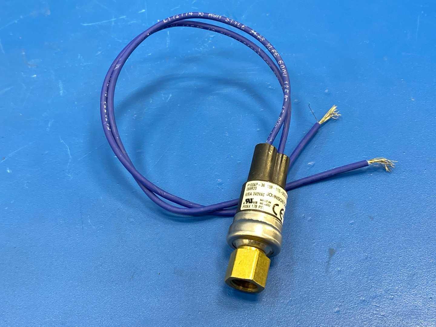 Johnson Controls P100AP-36 159-110-003 Encapsulated Pressure Switch 240VAC 6A PMAX 17.8 PSL
