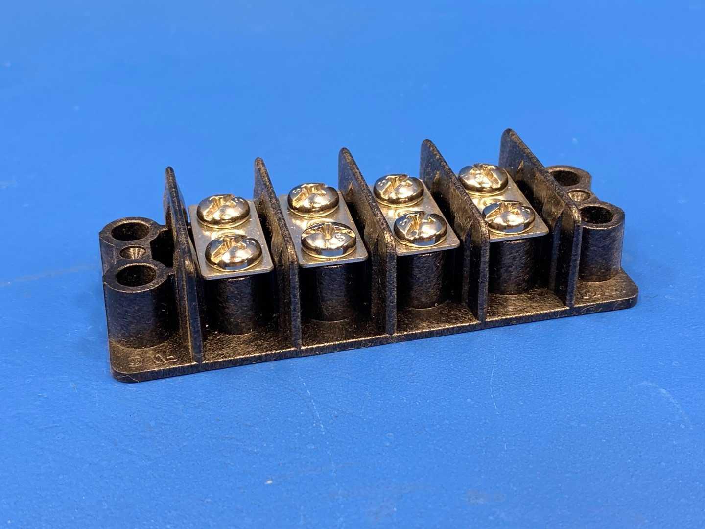 Marathon 672 RZ04 Terminal Blocks 672RZ04 Double Row (12-14 AWG wire range), 600V 30A