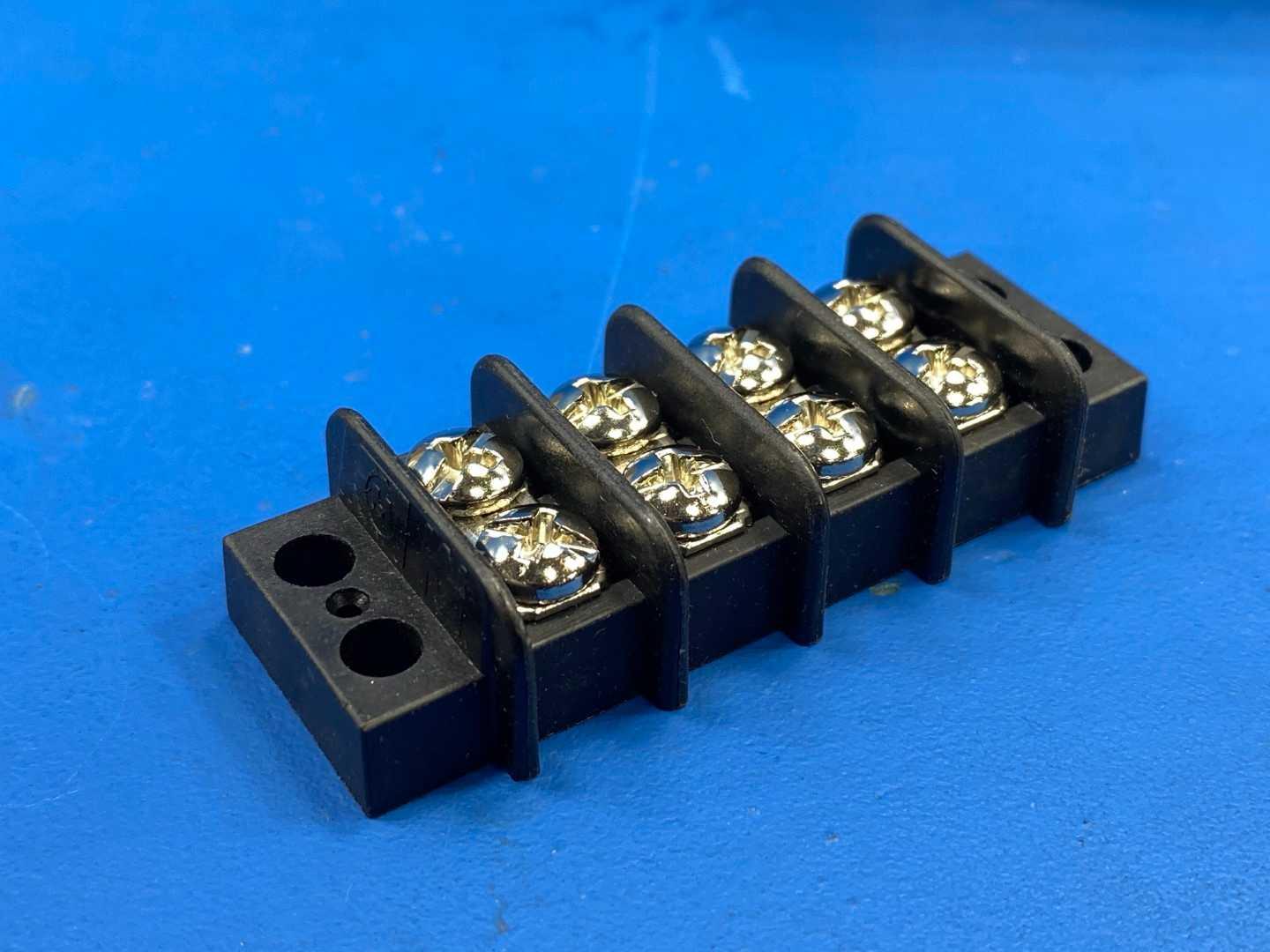 Marathon 670A RZ 04 PSB Special Products Terminal Block Connector 15A, 300V