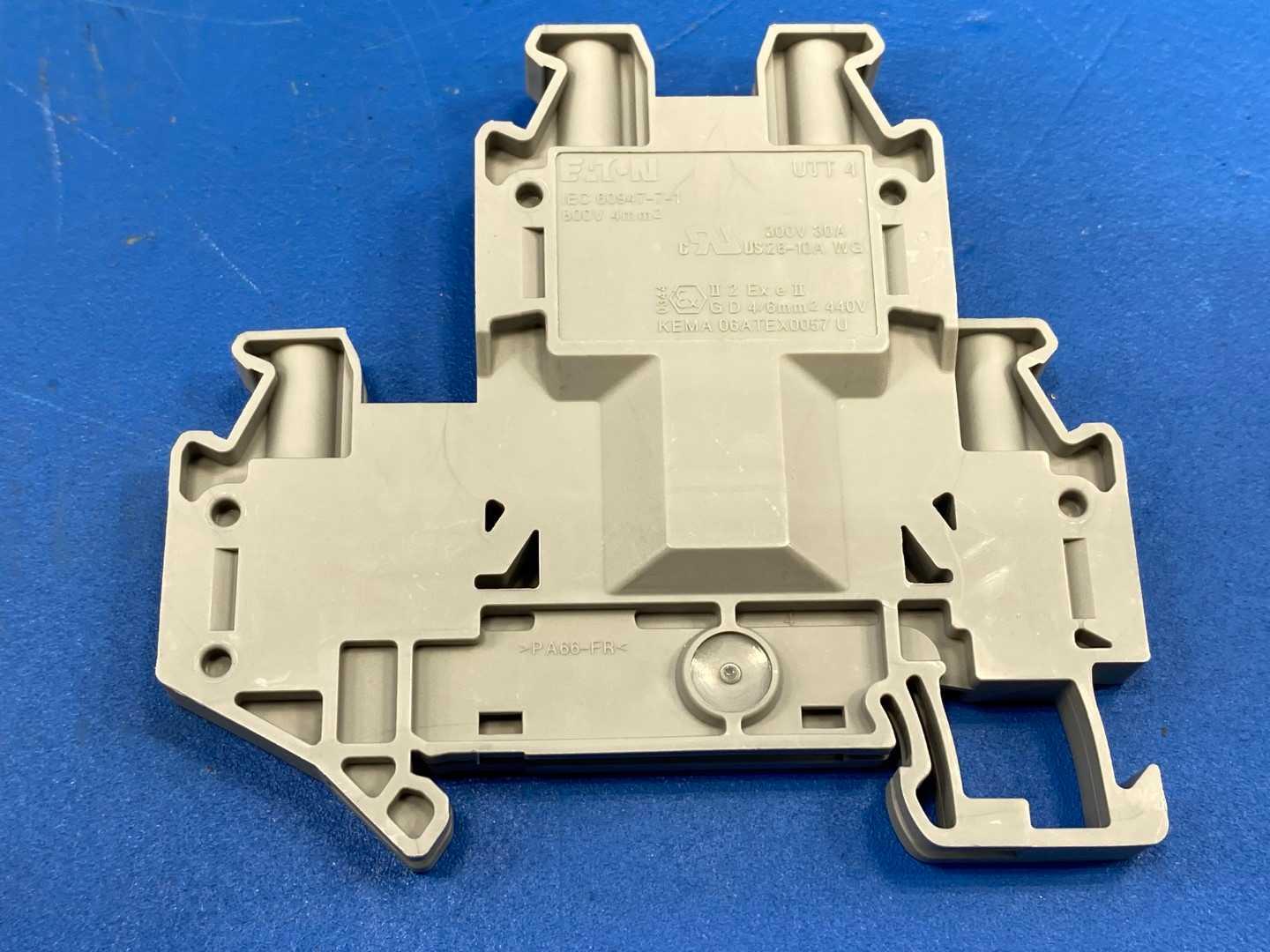 Entrelec XBUTT4 Eaton Double Leve Terminal 300V-30A (Style UTT4) (CAT,)