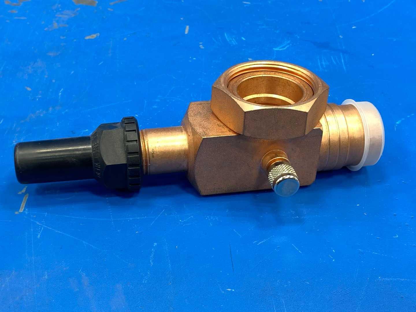 HVAC Refrigeration Service Valve Rotolock 1-3/4-12 x 1-1/8 Sweat ODF Suction Horizontal Danfoss 8168028 V02