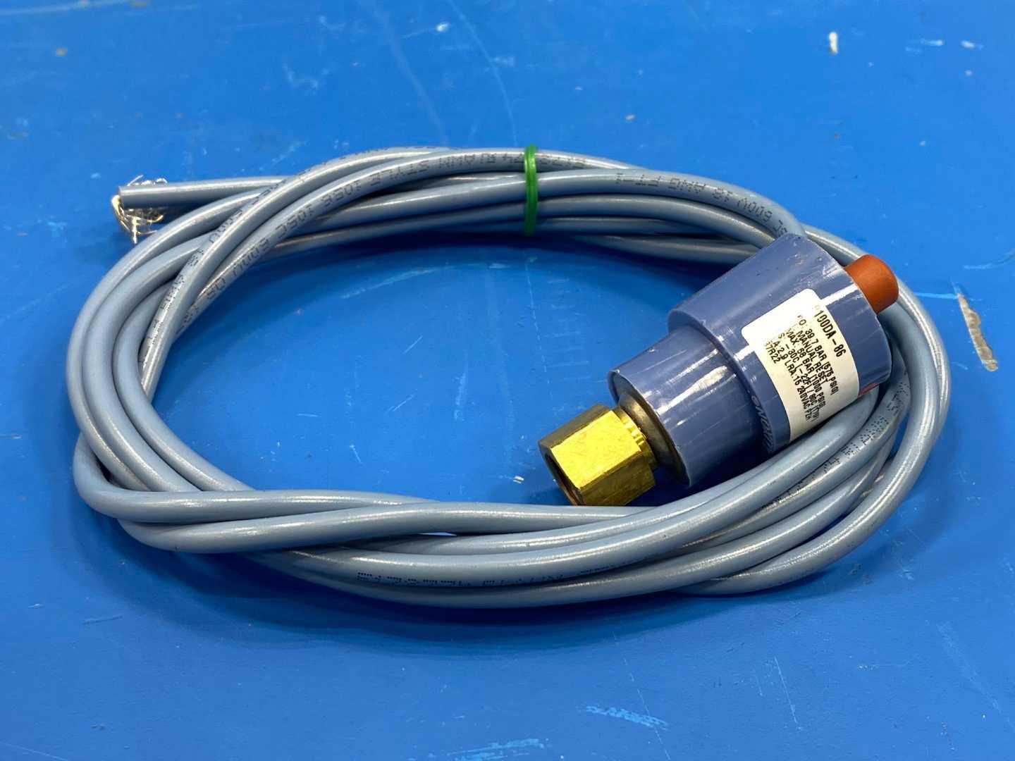 High Pressure Switch HVAC Johnson Controls P100DA-86C SPST 575 PSIG 120/240V Manual Reset