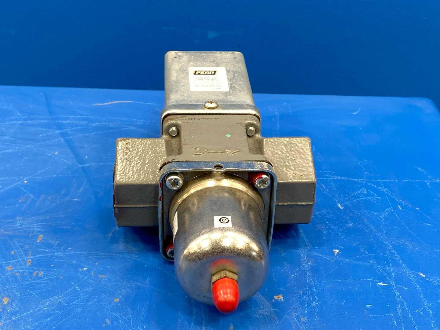 Johnson Controls V246GE1-001 Penn , 1 1/4" NTP, Water Regulating Valve, 200-400 PSIG