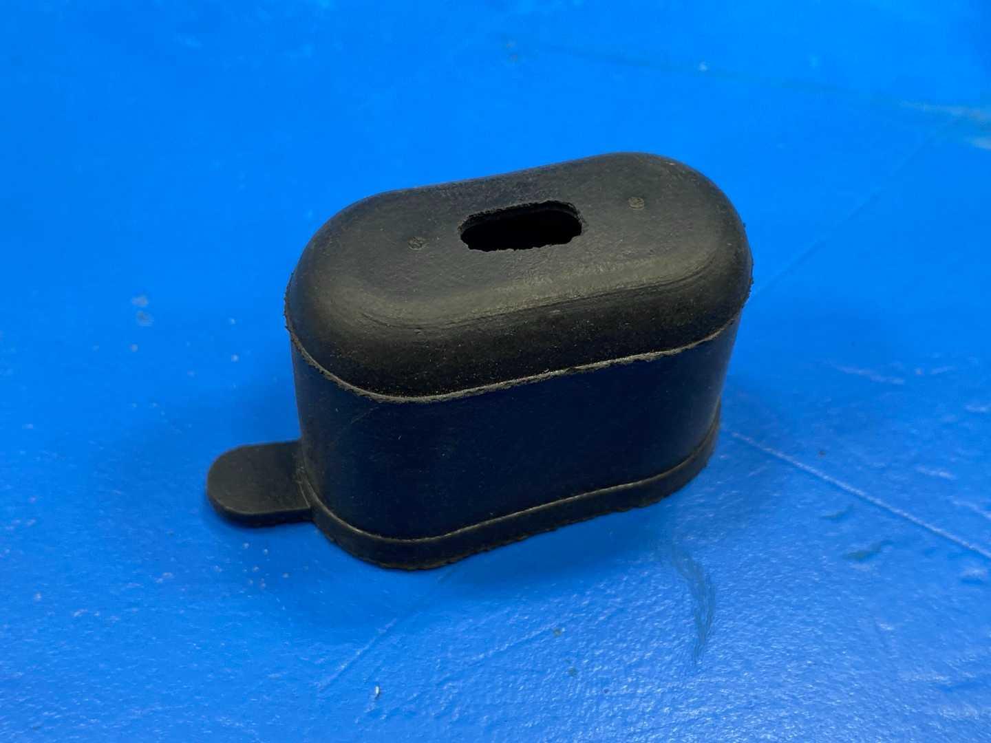 Oval Capacitor Terminal Rubber Boot Lot of Approximately 2888