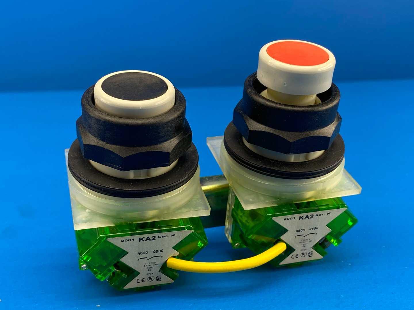 Square D 9001SKRU11 Pushbutton Switch, 600VAC / 10A / 30mm