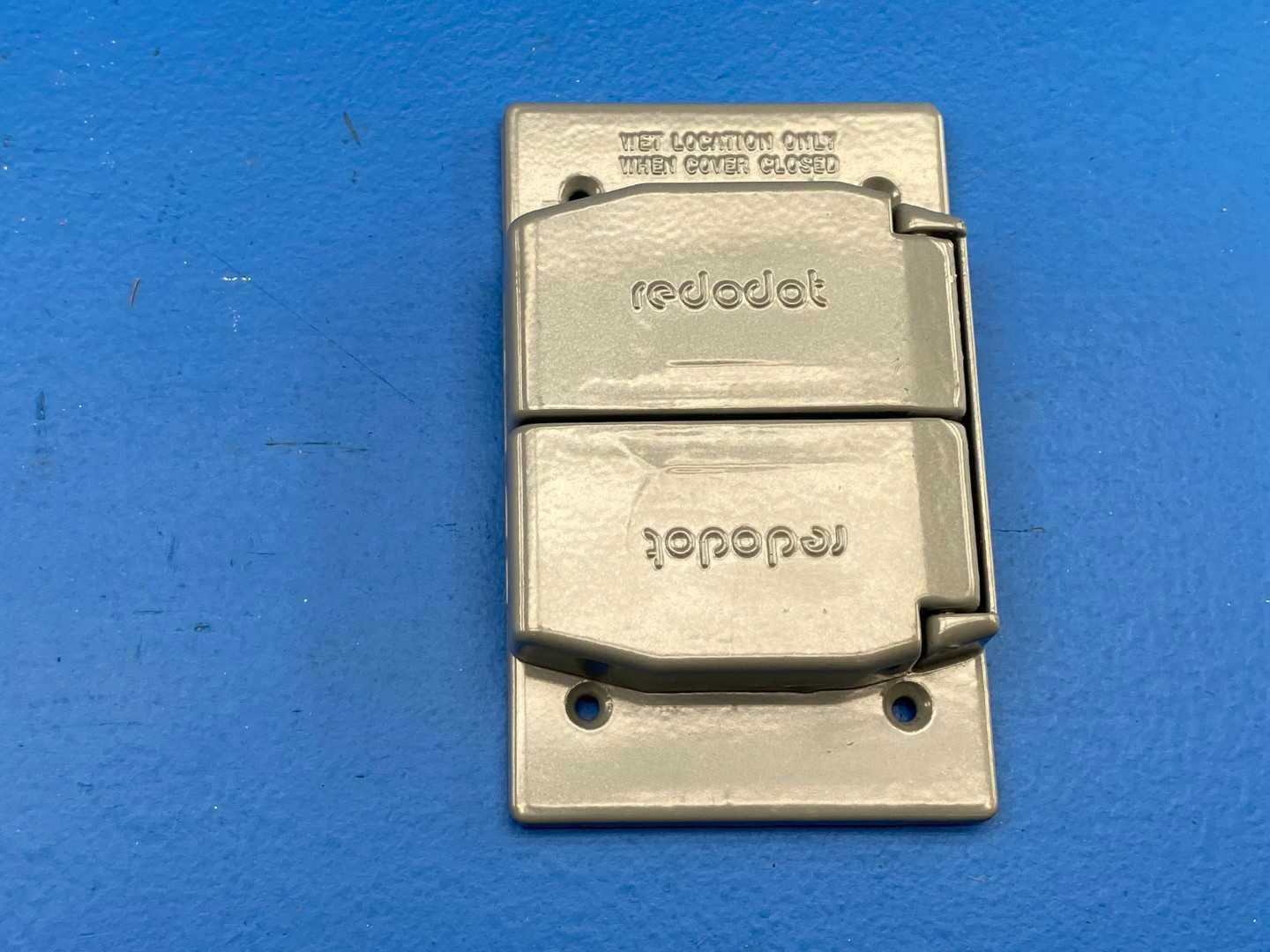 Red Dot CWPDR-FS Weatherproof Duplex Receptacle Cover, 1-gang / horizontal mount / die-cast aluminum