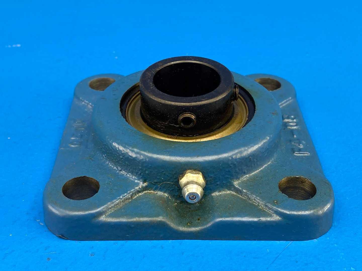 MB Manufacturing NYLA-K FC4-25-15/16 4-Bolt Flange Bearing, 15/16" bore / 4-bolt flange / suitable for various applica