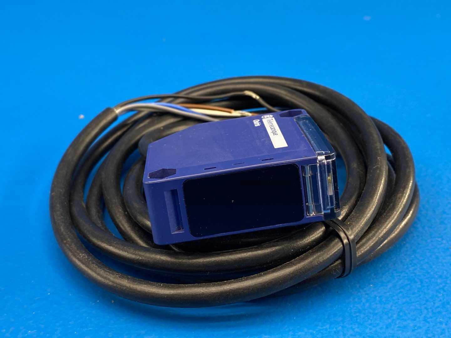 Telemecanique XUK2ARCNL2R Thru-Beam Photoelectric Sensor Receiver, 24-240V AC/DC / 30m sensing distance / 1 NO + 1 NC