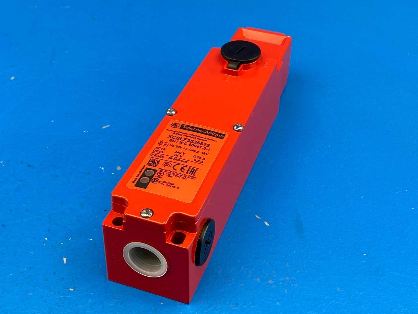 Telemecanique XCSLF3535512 Sensors , Safety Interlock Switch