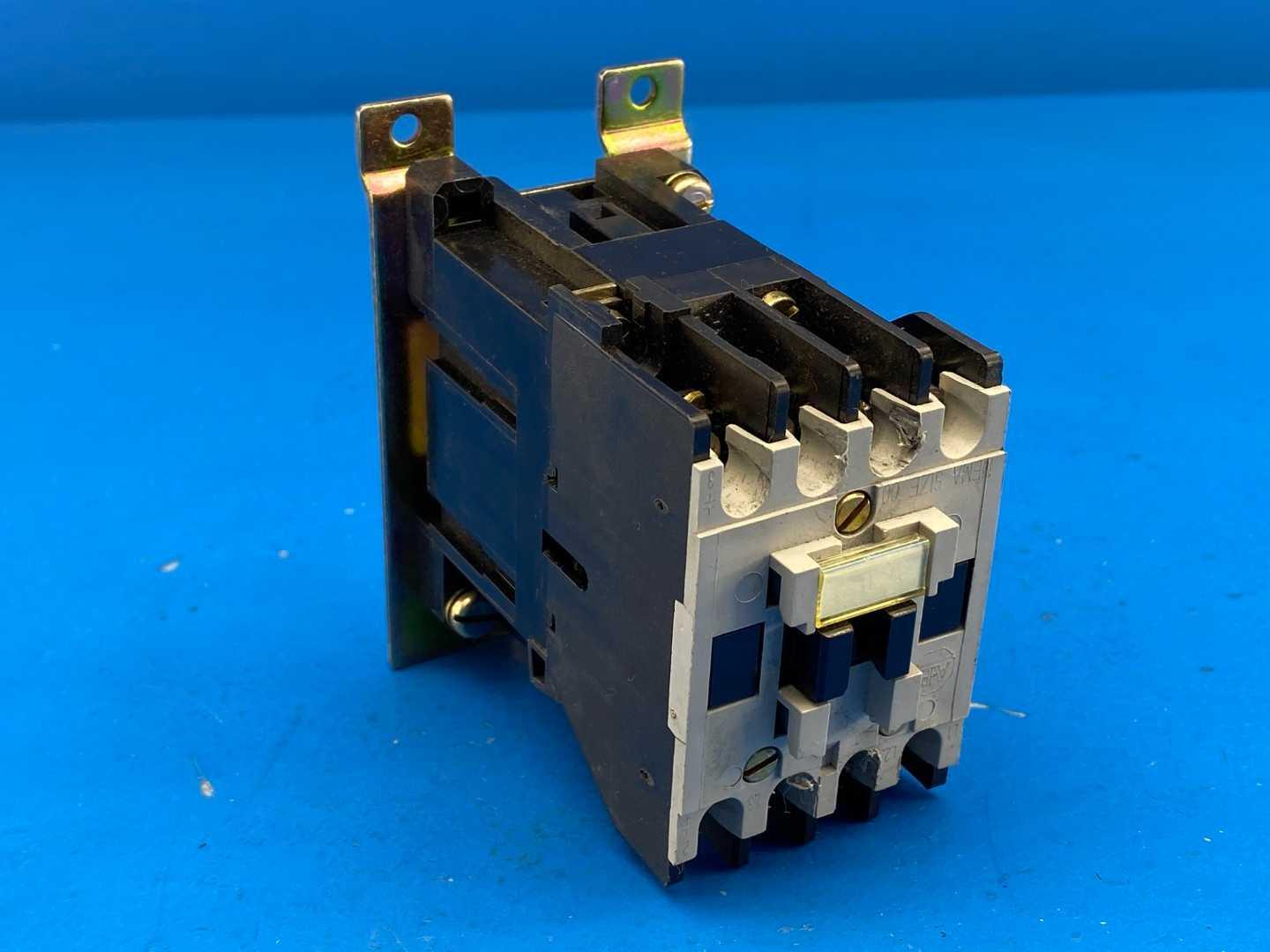 Allen-Bradley 500-TOA930 9 Amp AC Contactor Series 1 Nema Size 00 3-Pole