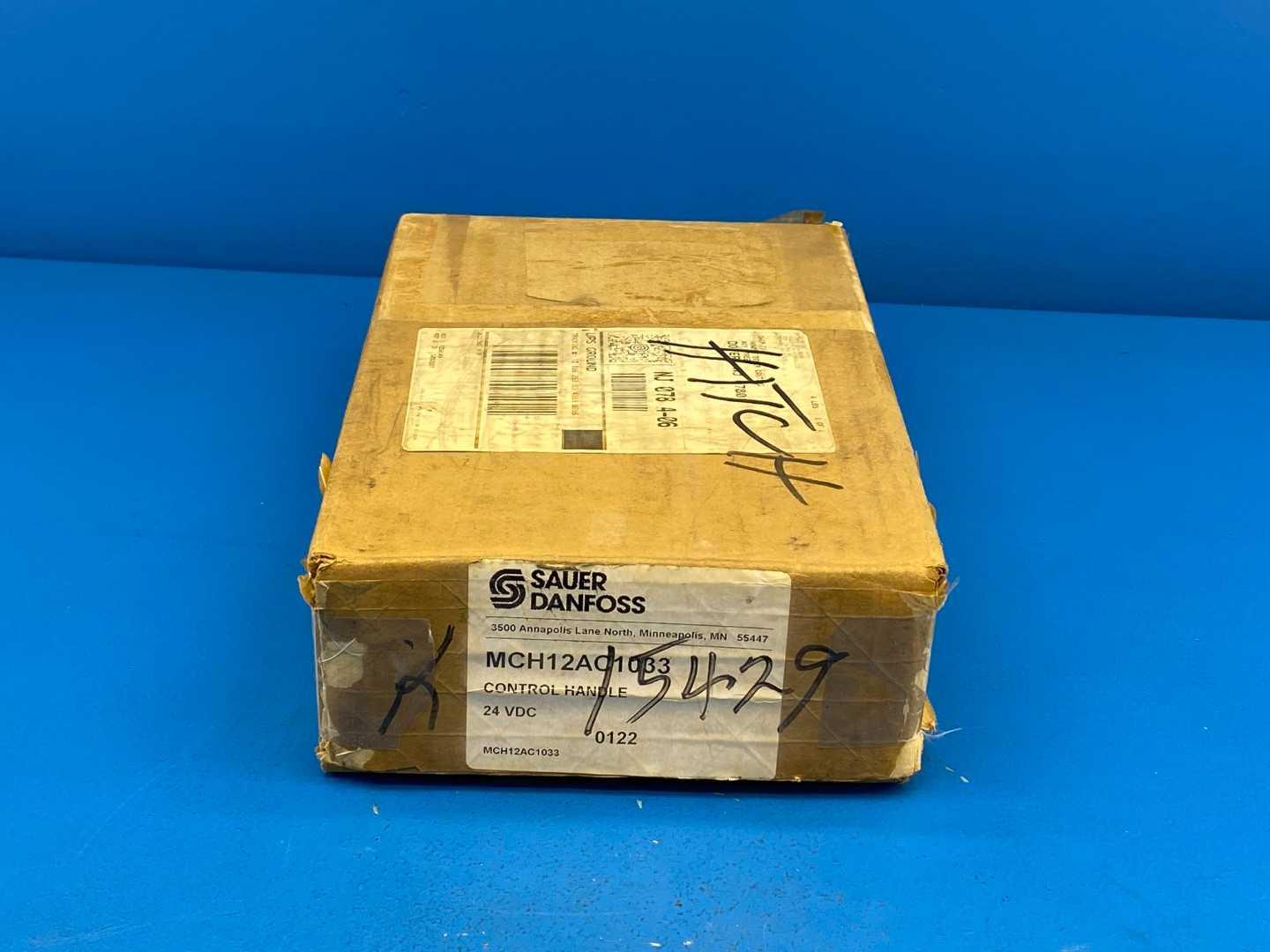 Danfoss MCH12AC1033 Sauer- , Control Handle 24VDC