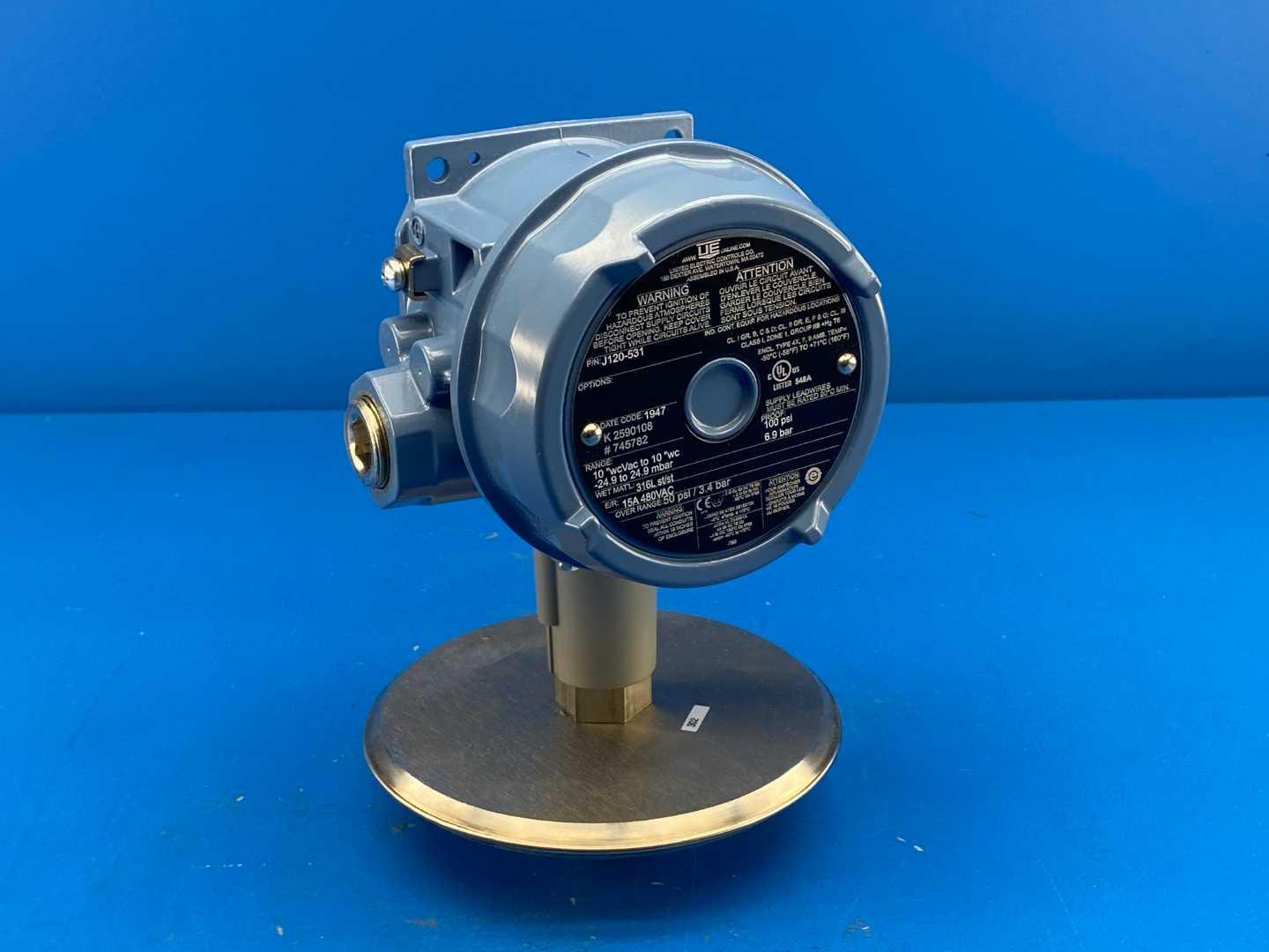 United Electric Controls J120-531 Pressure Switch SPDT 15A 480VAC Adjustable Setpoint