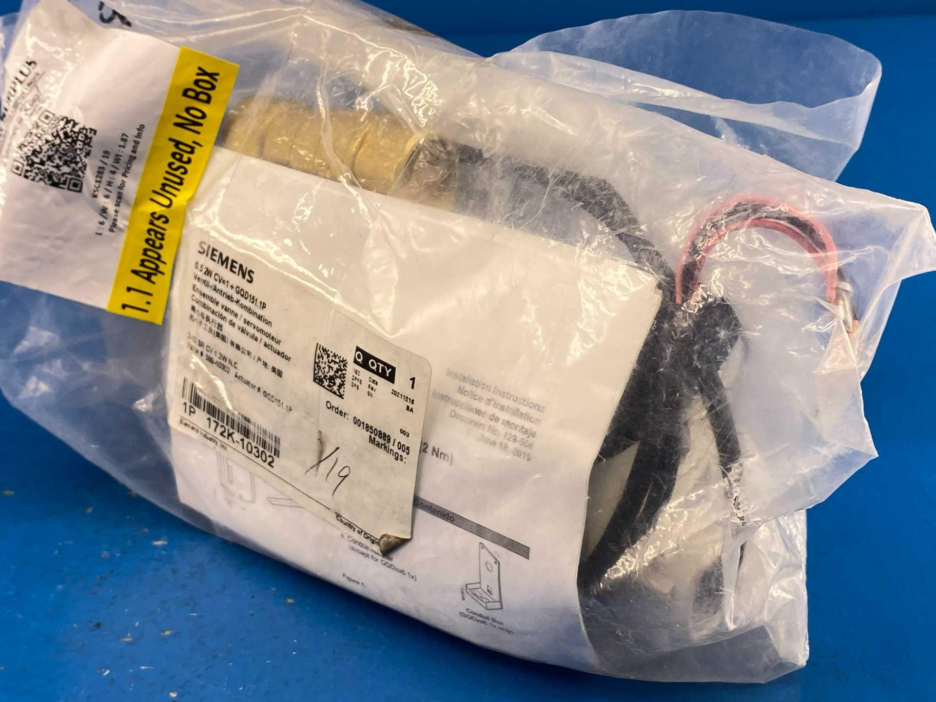 Siemens 172K-10302 1/2" NPT 2-Way Ball Valve w/ Electric Actuator 1CV 24V Chrome Plated, Brass Ball/Stem