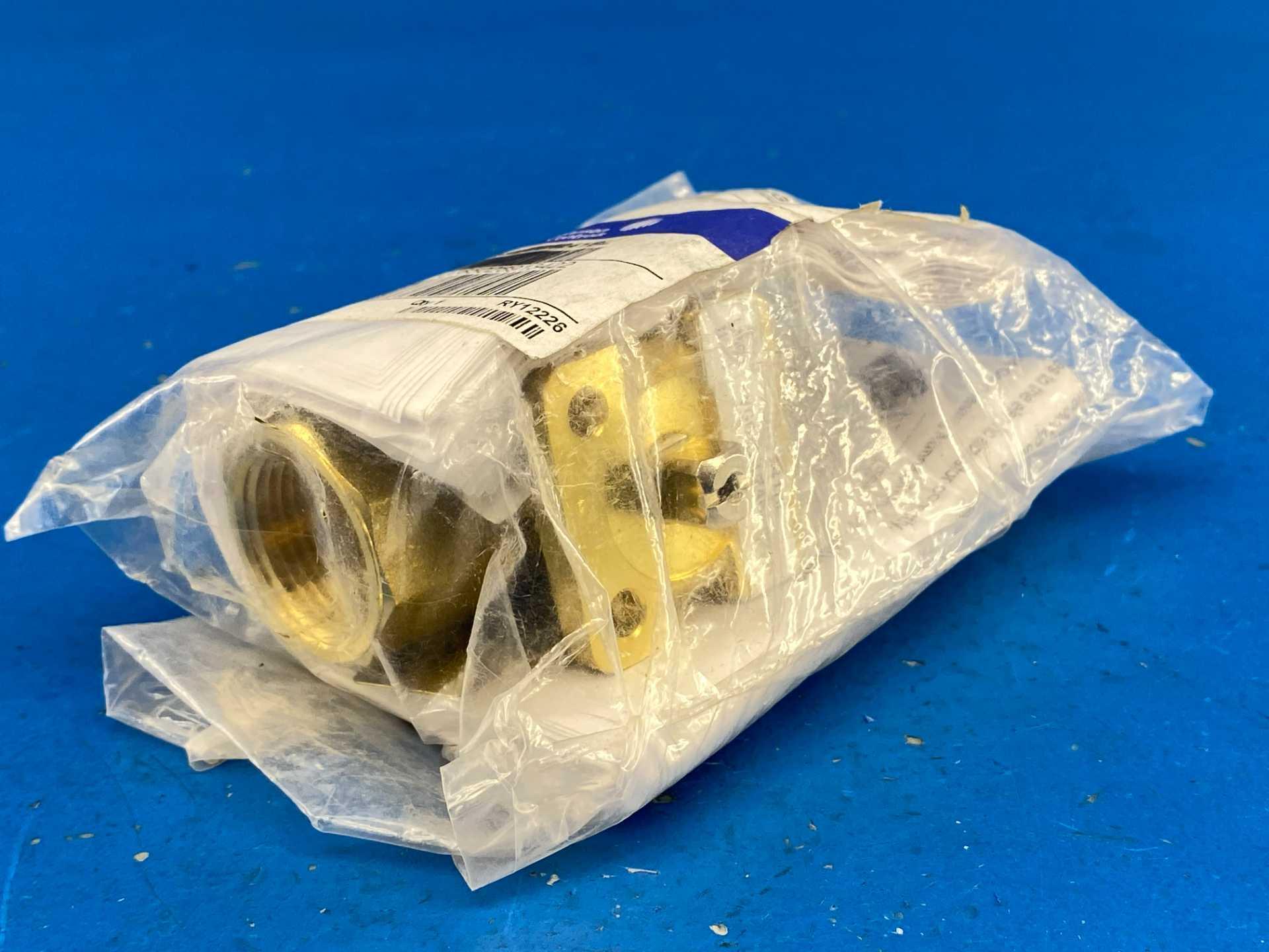 Johnson Controls VG1241BL 2W Ball Valve 3/4" Brass 7.4 Cv