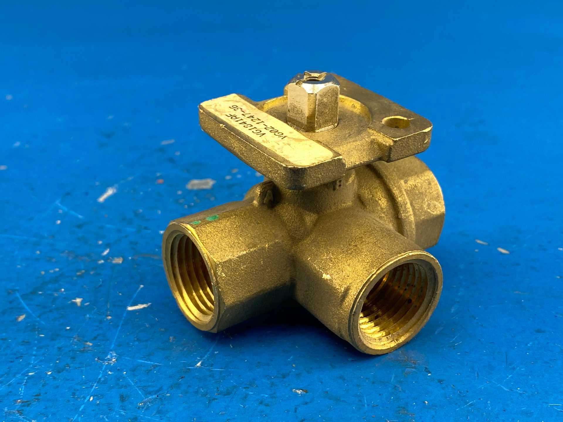 Johnson Controls VG1841AF 3W Ball Valve 1/2" Brass Trim 2.9Cv