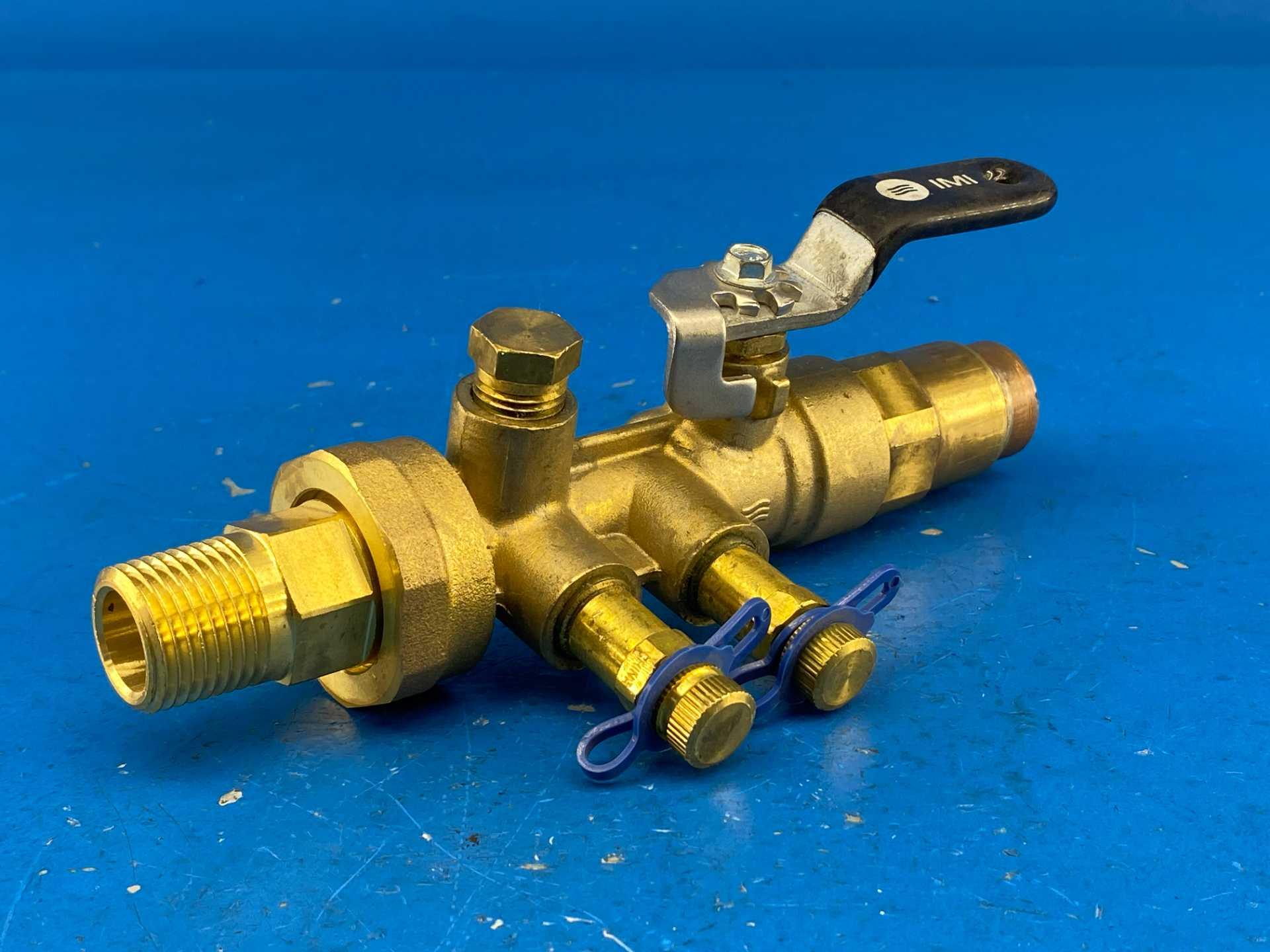 IMI Flow Design UBA100S-075M, PL1, PT2, PT3 UB A Shut-Off Ball Valve 1" S x 3/4" M Brass 600 WOG PN40 600 PSIG Short Handle with Copper Pipe