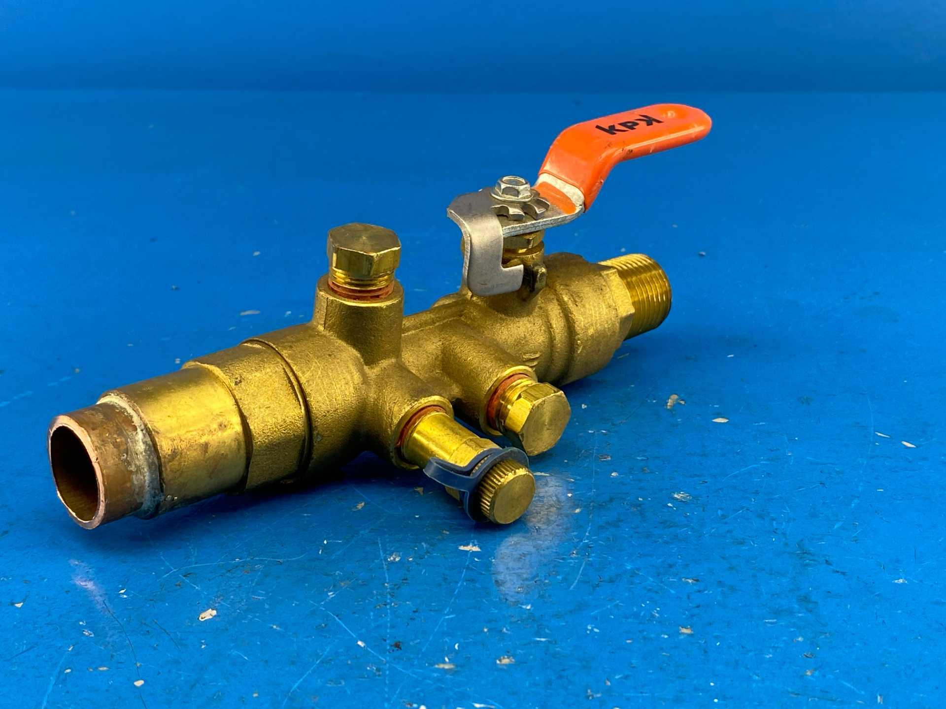 IMI Flow Design UBA100S-075M, PL1, PT2, PT3 UB A Shut-Off Ball Valve 1" S x 3/4" M Brass 600 WOG PN40 600 PSIG Orange Handle with Copper Pipe