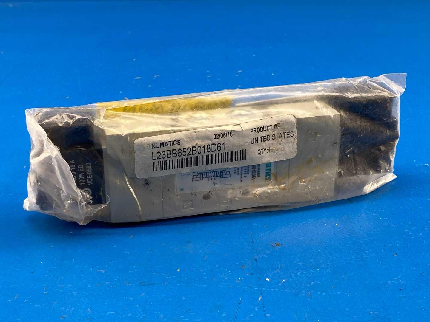 Numatics L23BB652B018D61 5/2 Valve, 1/4" NPT, Pneumatic Control, Dual Solenoid