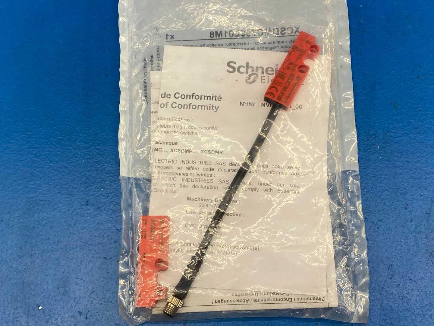 Telemecanique XCSDMC790L01M8 M8-4P Connector, 800021, 4-pin, IP67, 24V, Sensor Connection