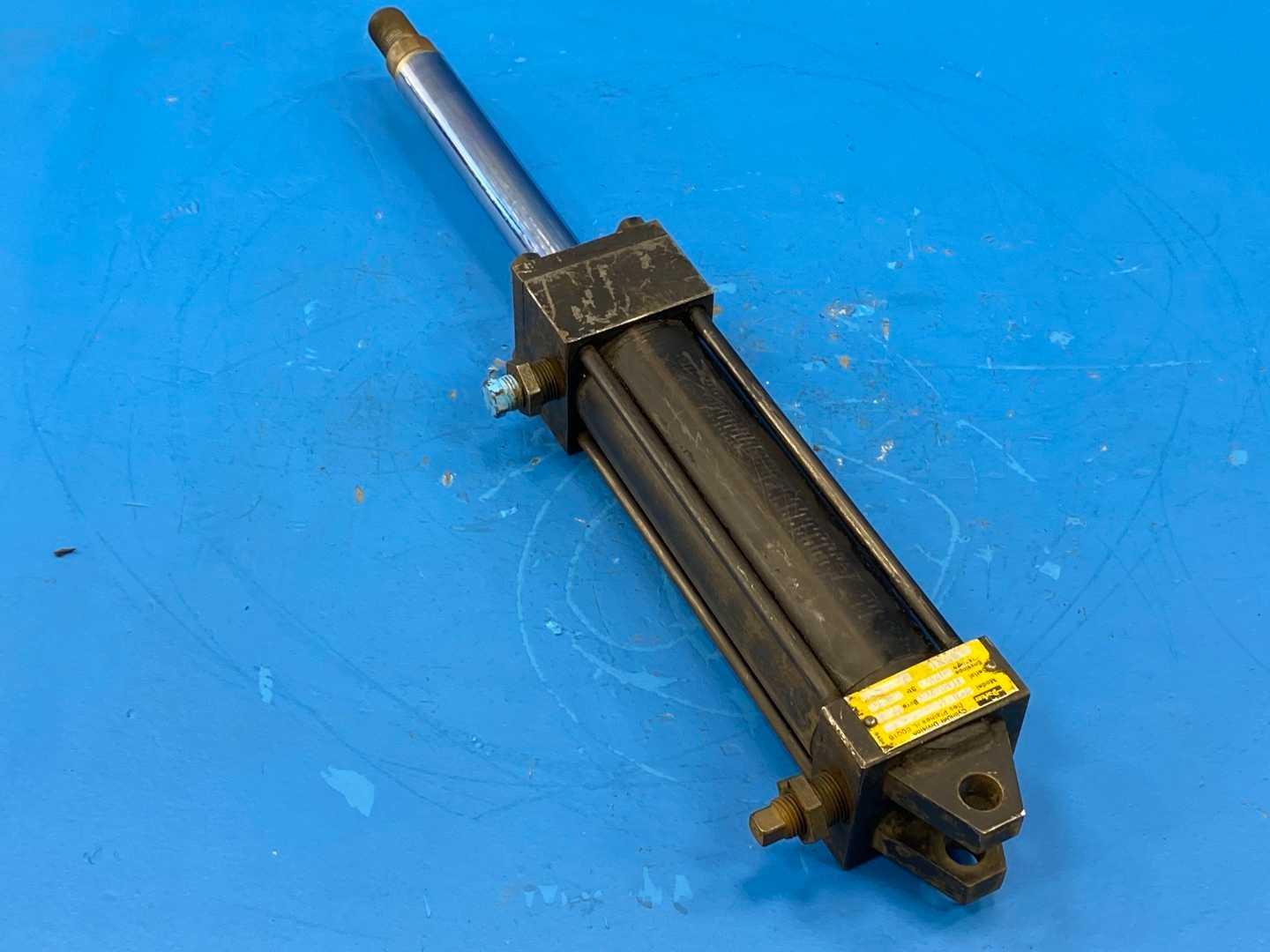 Parker BB3LH34 Hydraulic Cylinder 2" Bore 6" Stroke 1235 PSI