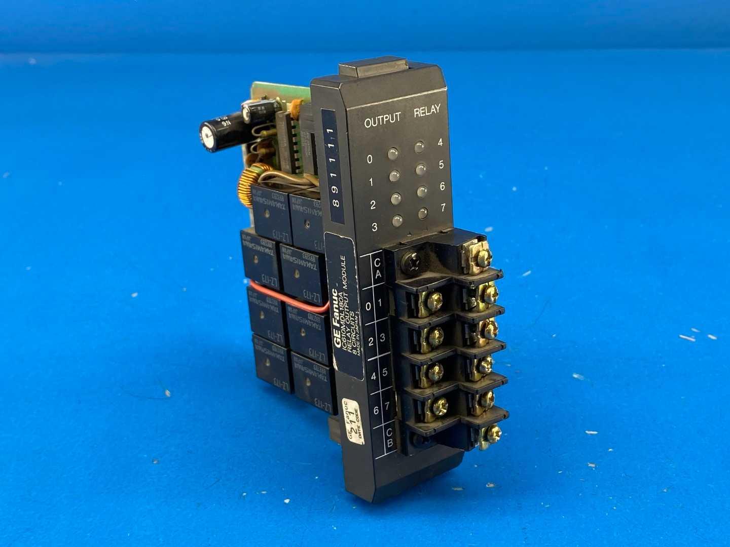GE Fanuc IC610MDL180A 8 Circuit Relay Output Module 5A 115V
