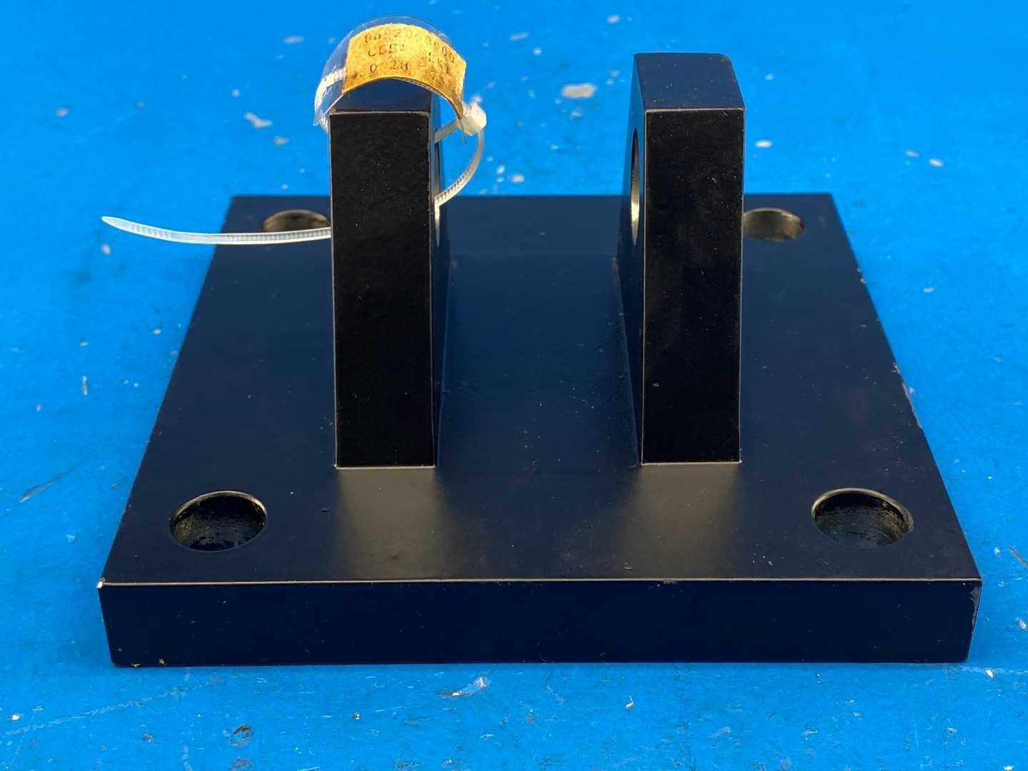 Parker / Schrader Bellows 0692060000 Clevis Bracket 3/4" Pivot Pin & 1 1/4" Lugs for 2H series cylinders with a 4" bore