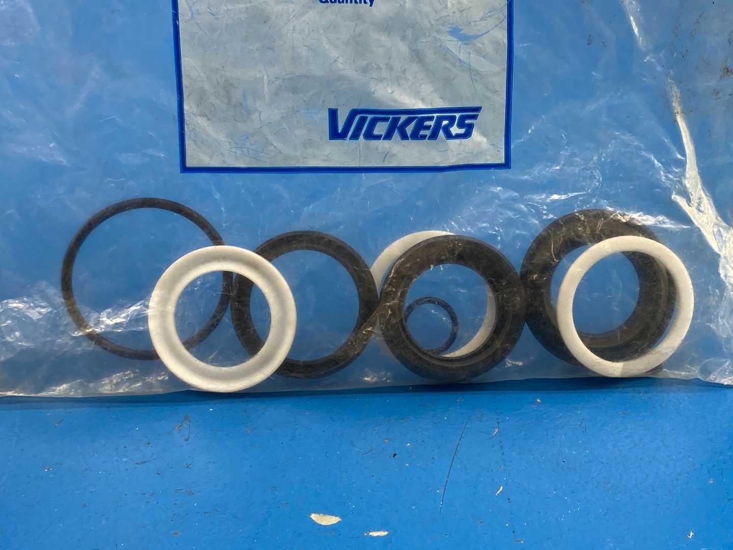 Eaton Vickers 6333U-006 4" Cylinder Seal Kit Rod Diameter 1.75"