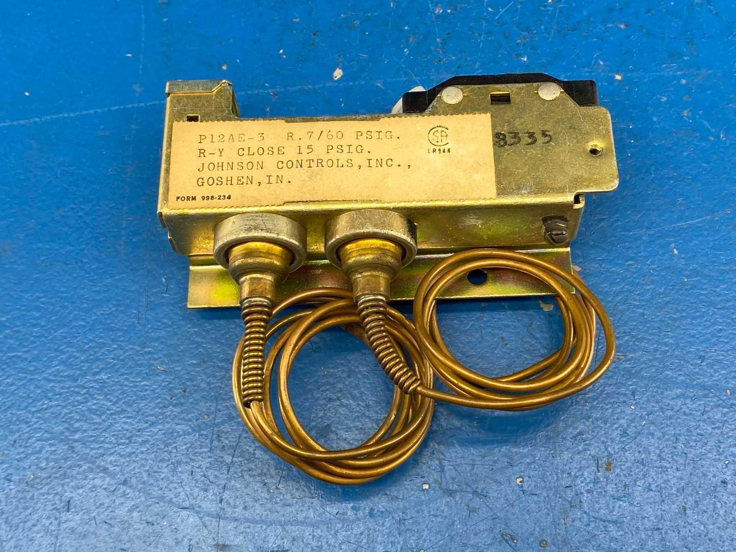Johnson Controls P12AE-3 Differential Pressure Control R.7/60PSIG, R-Y Close 15 PSIG